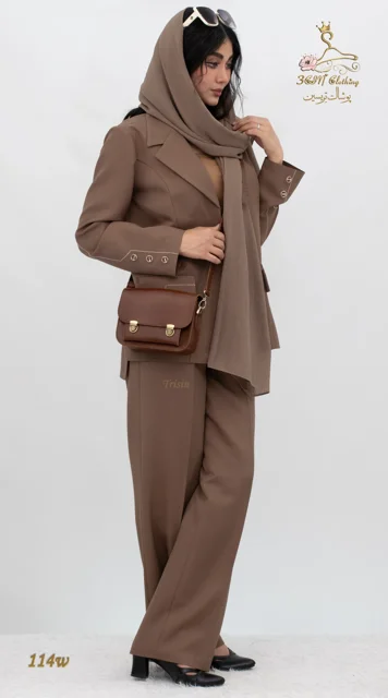 نمای ظاهری استایلدار ست کت و شلوار لینن نازک خنثی نسکافهای تریسین | Blazer and Trousers Set