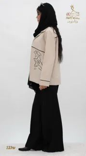 نمای بغل چپ ست کت و شلوار کرپ مازراتی کج‌راه مشکی زغالی تریسین | Blazer and Trousers Set
