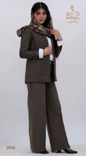 نمای بغل راست ست کت و شلوار فوتر قهوه‌ای تیره تریسین | Blazer and Trousers Set