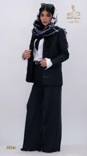 نمای ۳/۴ جلو راست ست کت و شلوار فوتر سورمه‌ای تیره تریسین | Blazer and Trousers Set