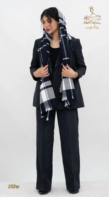 نمای ظاهری استایل‌دار ست کت و شلوار فوتر طوسی تریسین | Blazer and Trousers Set