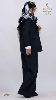نمای بغل چپ ست کت و شلوار فوتر سورمه‌ای تیره تریسین | Blazer and Trousers Set
