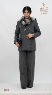 نمای ظاهری استایل‌دار ست کت و شلوار فوتر خاکستری تریسین | Blazer and Trousers Set