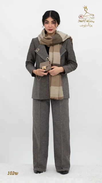 نمای جلو ست کت و شلوار فوتر خنثی نسکافه‌ای تریسین | Blazer and Trousers Set