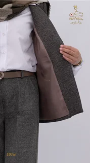 نمای جزئیات ست کت و شلوار فوتر خنثی نسکافه‌ای تریسین | Blazer and Trousers Set