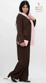 نمای بغل راست ست کت و شلوار کرپ مازراتی کج‌راه قهوه‌ای تیره تریسین | Blazer and Trousers Set