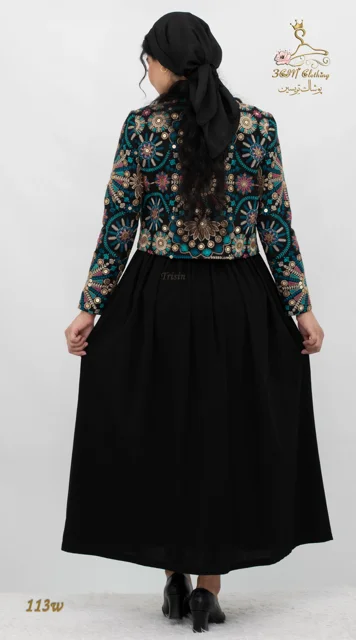 نمای پشت ست شومیز سارافون کرپ مازراتی کج‌راه مشکی زغالی تریسین | Blouse and pinafore dress set