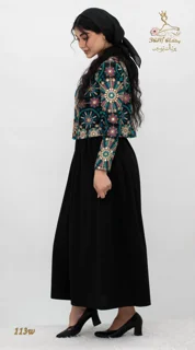 نمای بغل چپ ست شومیز سارافون کرپ مازراتی کج‌راه مشکی زغالی تریسین | Blouse and pinafore dress set