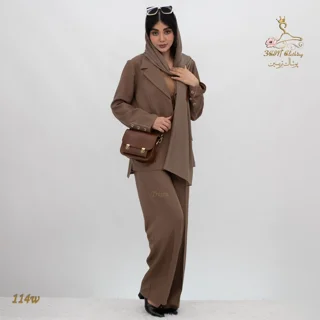 نمای جلو ست کت و شلوار کرپ مازراتی کج‌راه خنثی نسکافه‌ای تریسین | Blazer and Trousers Set