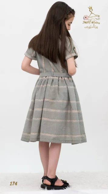 نمای پشت پیراهن روزمره لینن کره‌ای خاکستری غباری تریسین | Casual Dress