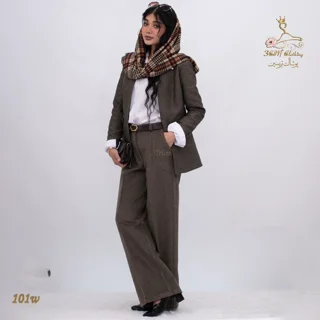 نمای استایل کامل ست کت و شلوار فوتر قهوه‌ای تیره تریسین | Blazer and Trousers Set