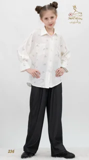 نمای ظاهری استایل‌دار شومیز کرپ مازراتی کج‌راه سفید شیری تریسین | Shirt Blouse