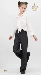 نمای استایل کامل شومیز کرپ مازراتی کج‌راه سفید شیری تریسین | Shirt Blouse