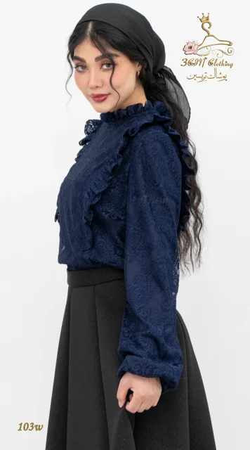 نمای بغل چپ شومیز دانتل آبی نفتی سورمه ای تریسین | Trisin Shirt Blouse Navy Blue Lace